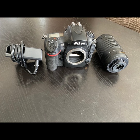 Nikon D800 Camera With Battery, Charger And lens - Picture 5 of 7